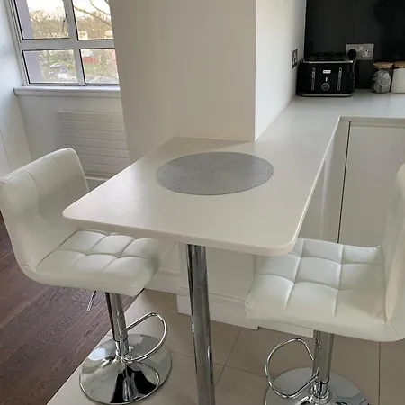 Relax, Play And Work In London Apartment Exterior photo